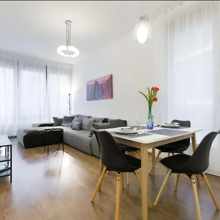 Kazinczy 3 Jewish Hq Bedroom + Living With Balcony *