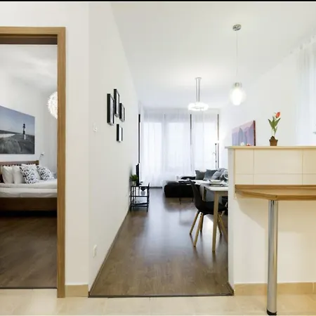 Kazinczy 3 Jewish Hq Bedroom + Living With Balcony * Budapest
