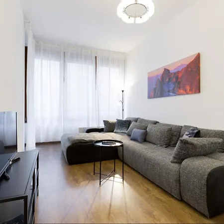 Apartment Kazinczy 3 Jewish Hq Bedroom + Living With Balcony