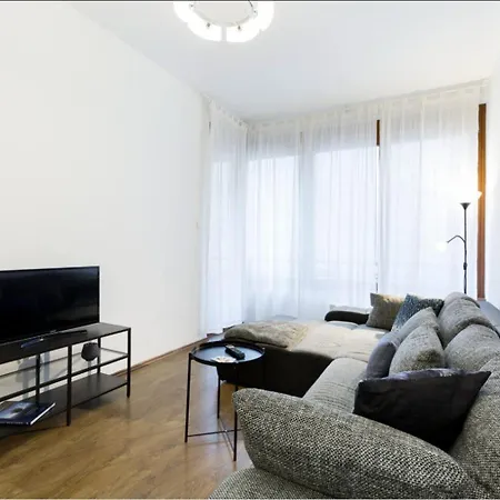 Kazinczy 3 Jewish Hq Bedroom + Living With Balcony Budapest
