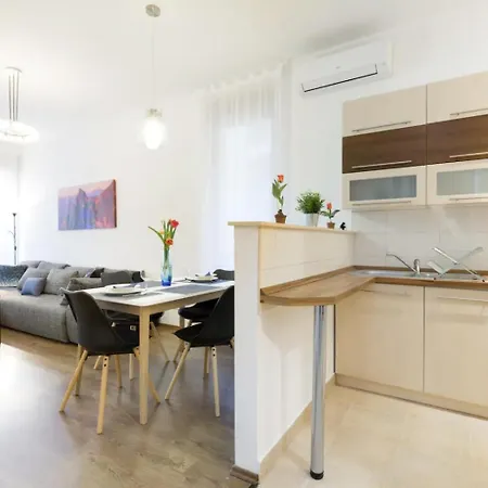 Kazinczy 3 Jewish Hq Bedroom + Living With Balcony Apartment