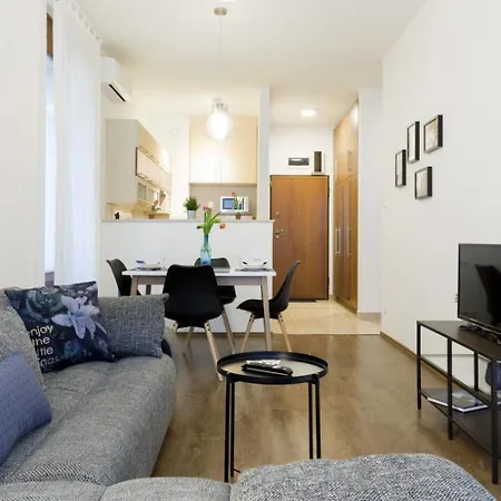Kazinczy 3 Jewish Hq Bedroom + Living With Balcony Budapest