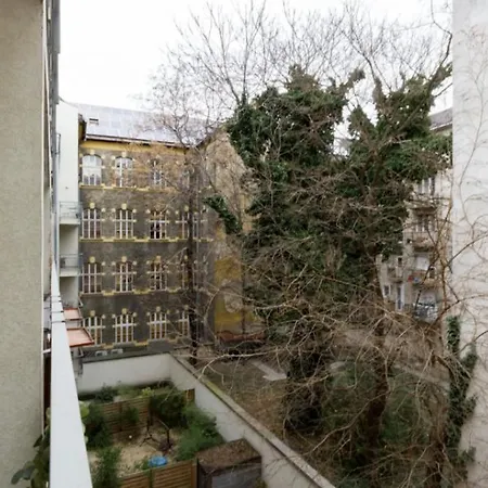 Kazinczy 3 Jewish Hq Bedroom + Living With Balcony Apartamento Budapest