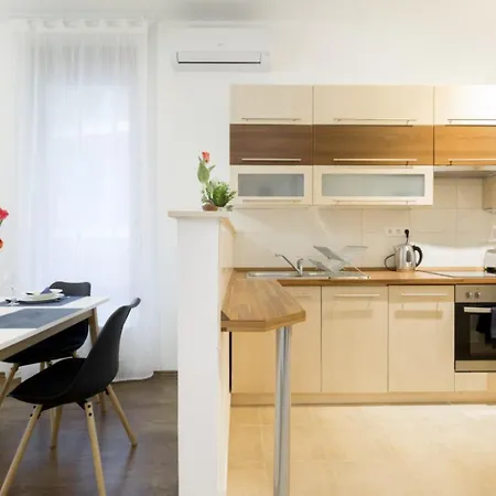 Kazinczy 3 Jewish Hq Bedroom + Living With Balcony Apartment