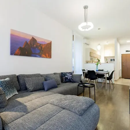 Kazinczy 3 Jewish Hq Bedroom + Living With Balcony * Budapest